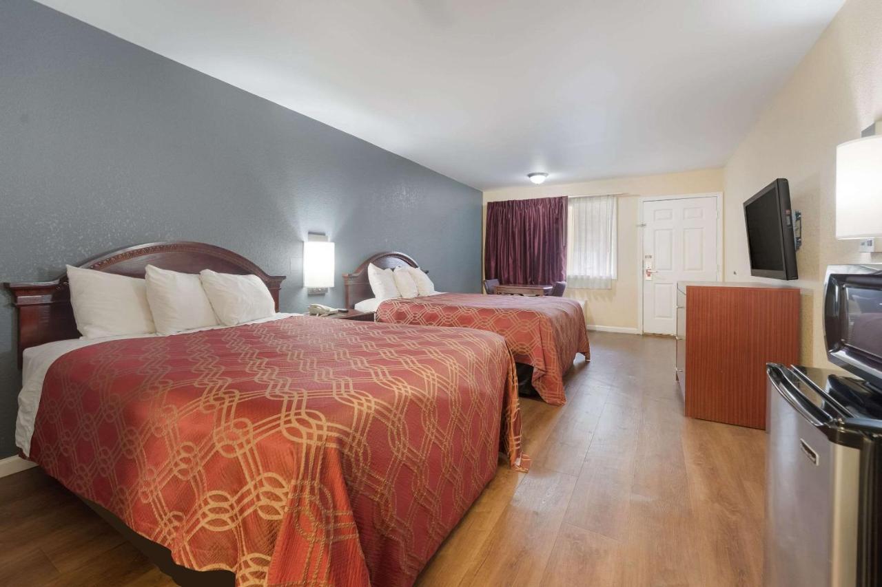 Econo Lodge Thomaston Kültér fotó