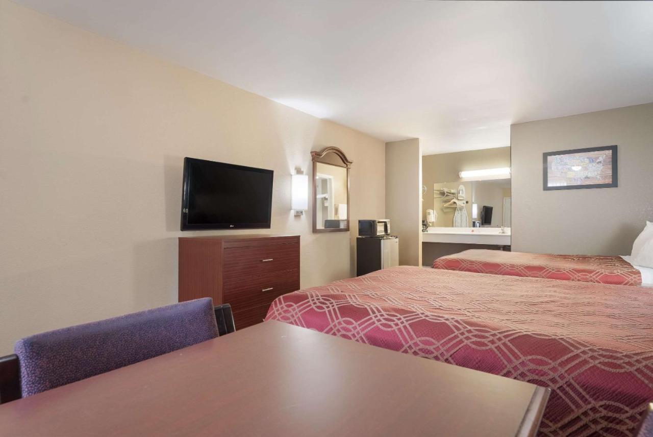Econo Lodge Thomaston Kültér fotó