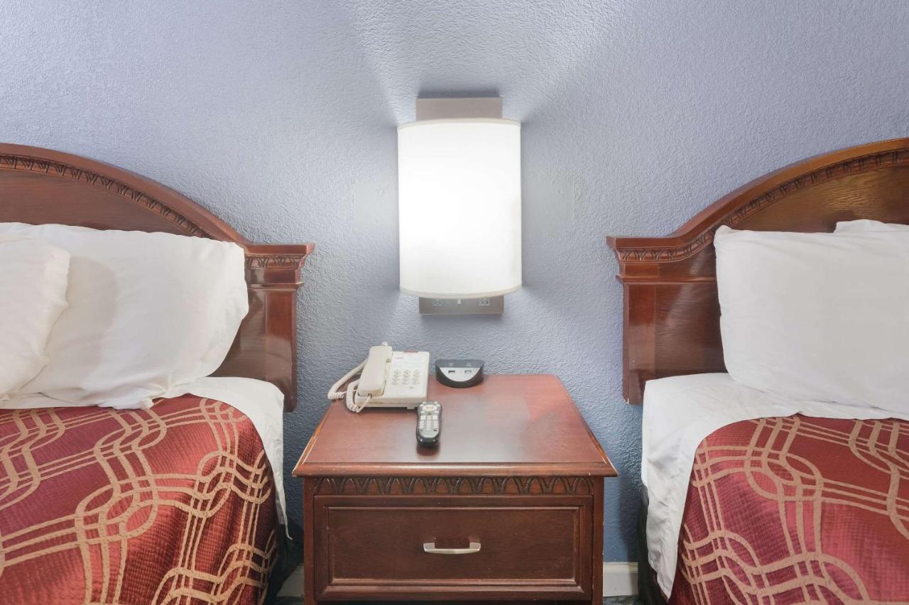 Econo Lodge Thomaston Kültér fotó