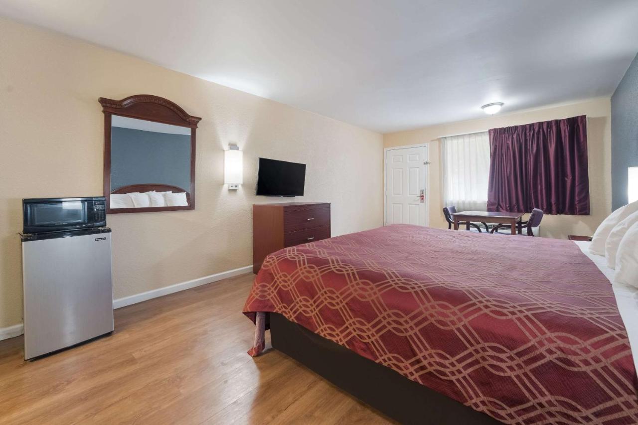 Econo Lodge Thomaston Kültér fotó