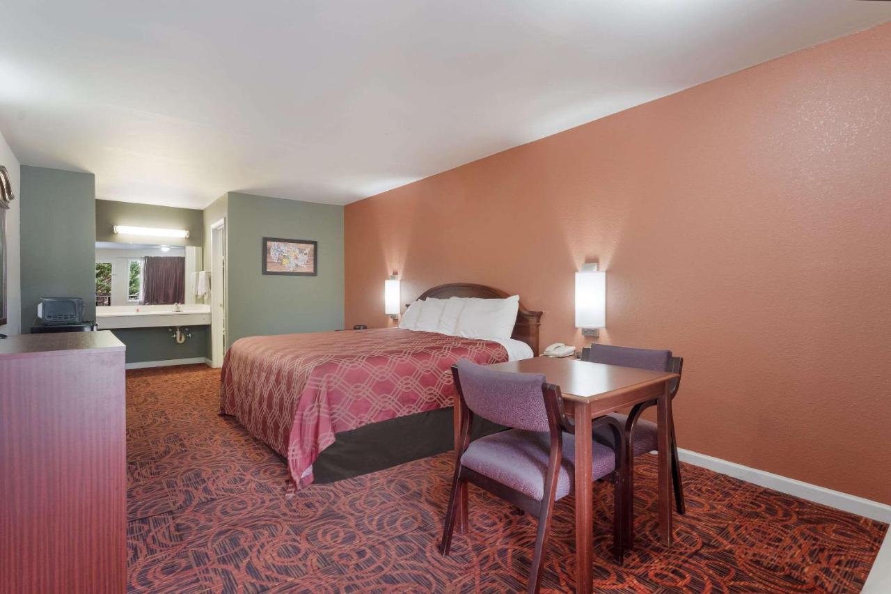 Econo Lodge Thomaston Kültér fotó