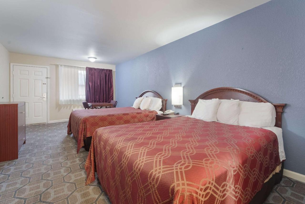 Econo Lodge Thomaston Kültér fotó