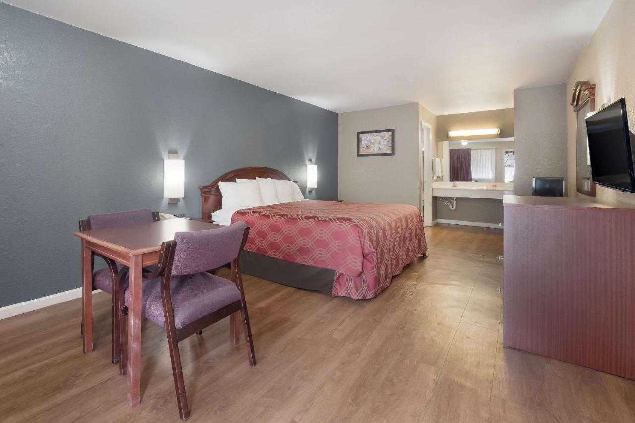 Econo Lodge Thomaston Kültér fotó