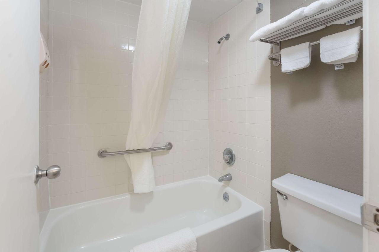 Econo Lodge Thomaston Kültér fotó