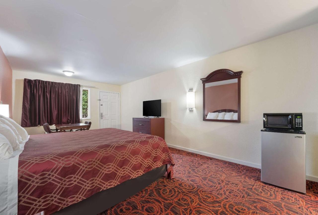 Econo Lodge Thomaston Kültér fotó