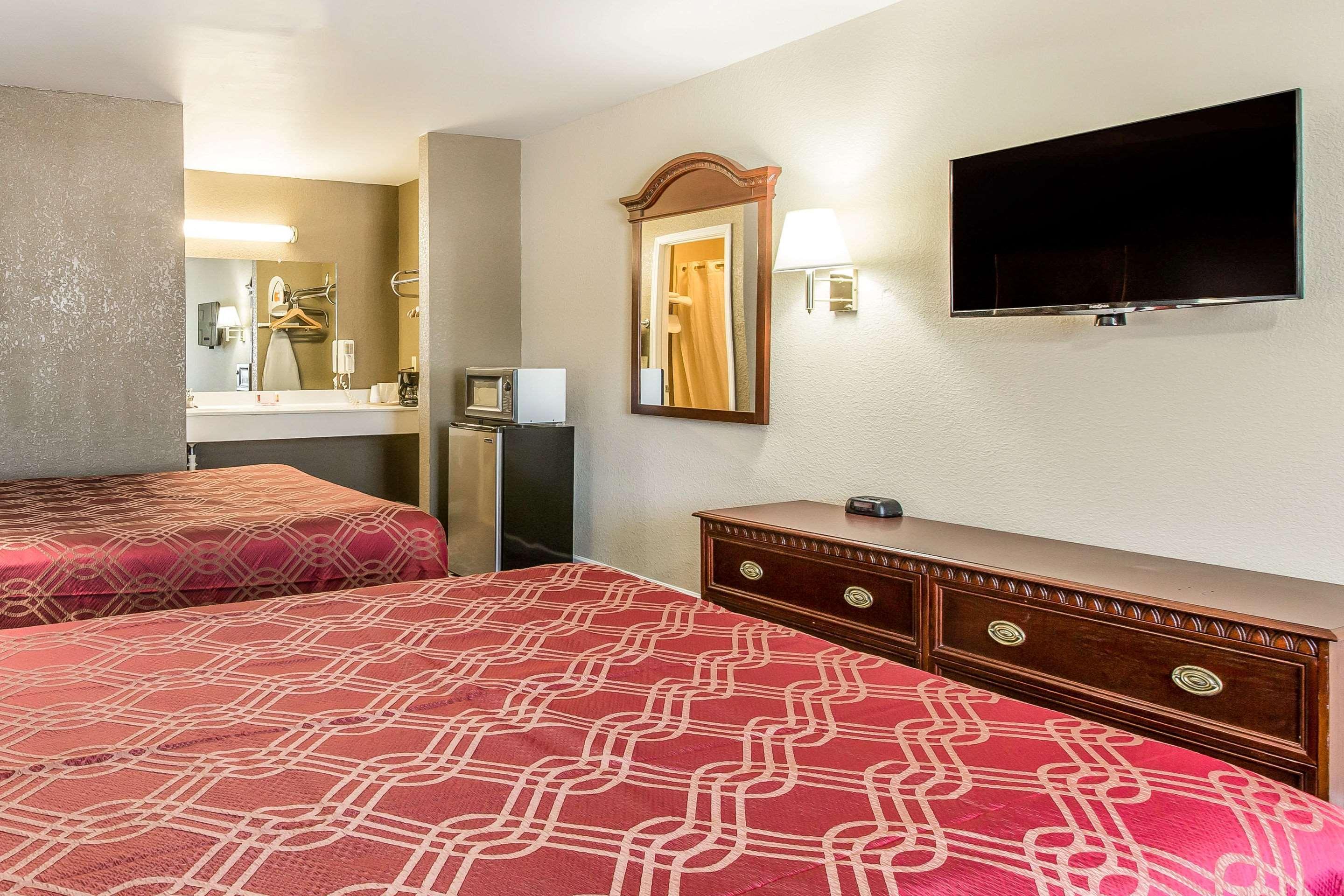 Econo Lodge Thomaston Kültér fotó